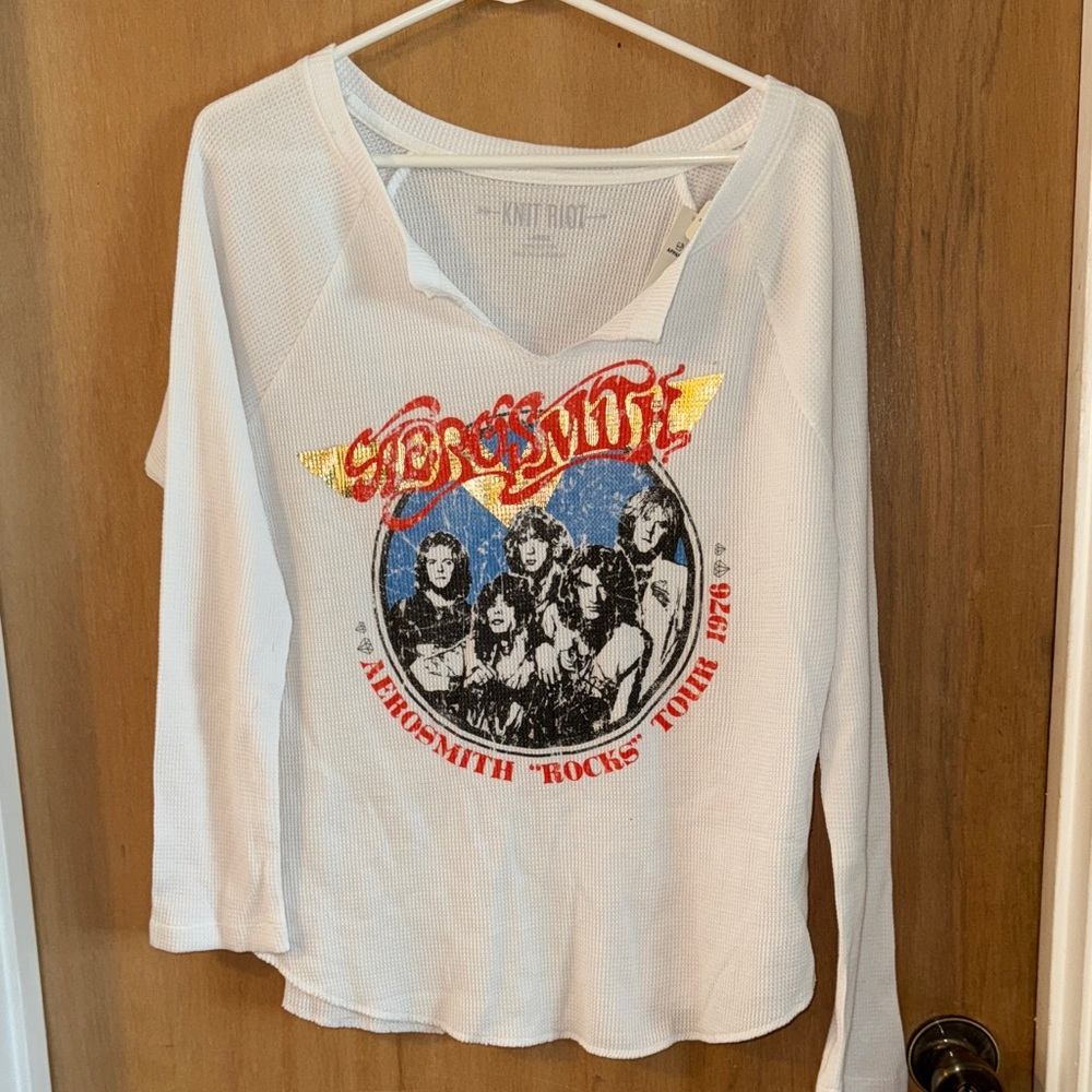 NWT PINK VS Knit Riot V-neck Aerosmith Graphic Women's Top - Picture 1 of 5